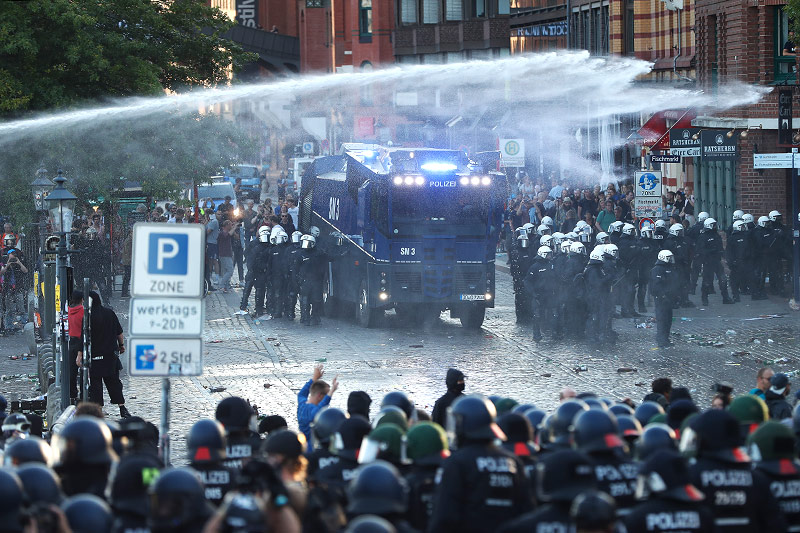© APA/AFP/Odd Andersen "Welcome to Hell"-Demo in Hamburg