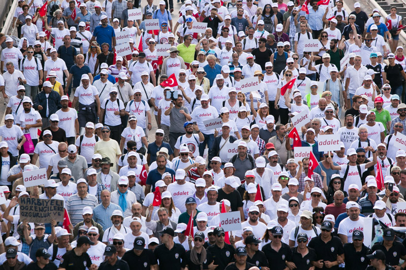 © APA/AFP/Gurcan Ozturk Marsch für den Frieden in der Türkei