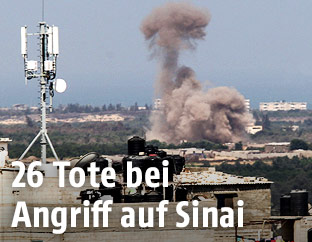 Rauch nach einer Explosion bei einem Check-Point