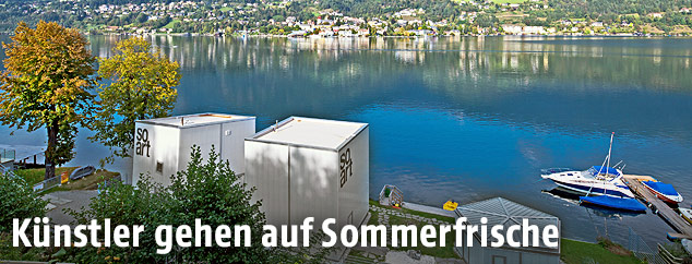 Künstler-Container bei einem Badesee