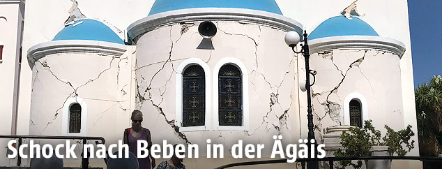 Risse in einer Kirchenmauer