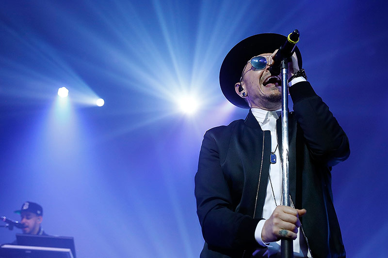 © APA/AFP/Getty Images/Isaac Brekken Chester Bennington in Las Vegas