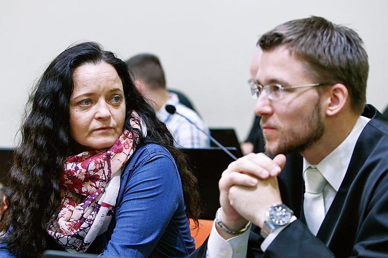 © APA/AFP/Michaela Rehle Angeklagte Beate Zschäpe und ihr Anwalt Mathias Grasel