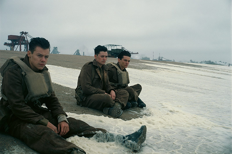 © 2017 Warner Bros. Entertainment Inc. all rights reserved Harry Styles, Eurin Barnard und Fionn Whitehead in "Dunkirk"