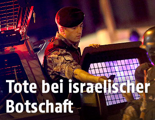 Soldaten vor der Israelischen Botschaft