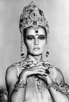 Die französische Schauspielerin Jeanne Moreau als Mata Hari