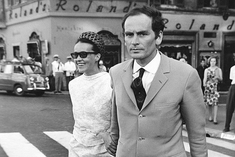 © AP Die französische Schauspielerin Jeanne Moreau und Pierre Cardin im Jahr 1964