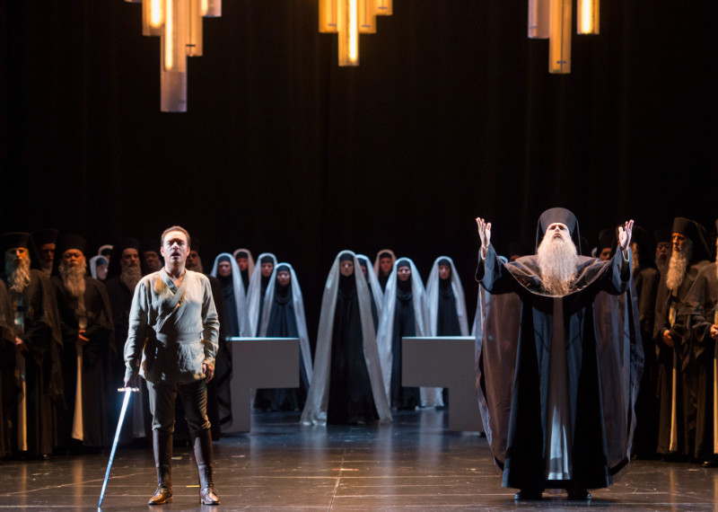 © Salzburger Festspiele / Monika Rittershaus Francesco Meli (Radamès), Benedetta Torre (Oberpriesterin), Dmitry Belosselskiy (Ramfis), Konzertvereinigung Wiener Staatsopernchor