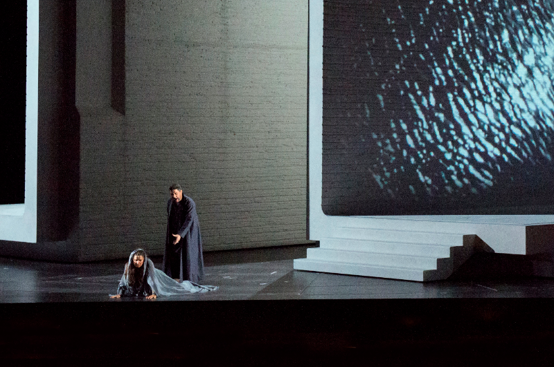© Salzburger Festspiele / Monika Rittershaus Szenenbild Aida und Radames