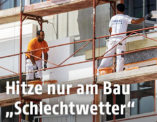 Bauarbeiter auf Gerüst
