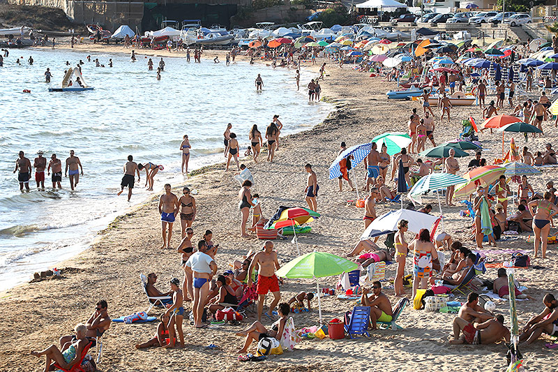 © APA/AFP/ludovic Marin Strand in Sizilien