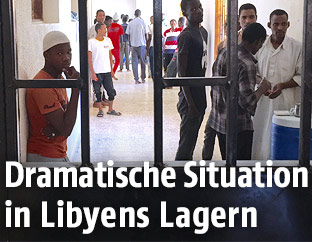 Aus Afrika geflüchtete Menschen in einem Camp in Misrata, Libyen