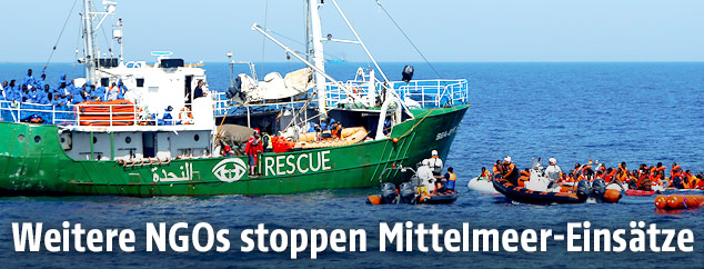 Sea-Eye nimmt Migranten auf