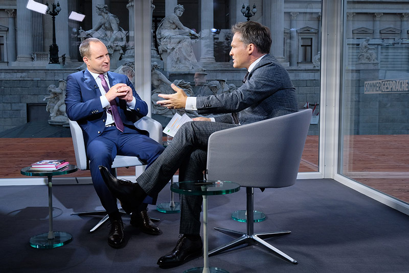 © ORF/Hans Leitner NEOS-Parteichef Matthias Strolz im ORF-"Sommergespräch" mit Tarek Leitner