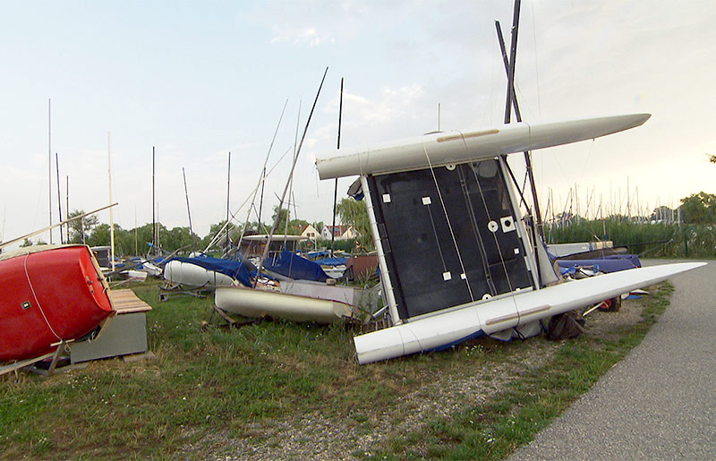 Umgeworfene Boote in Weiden am See