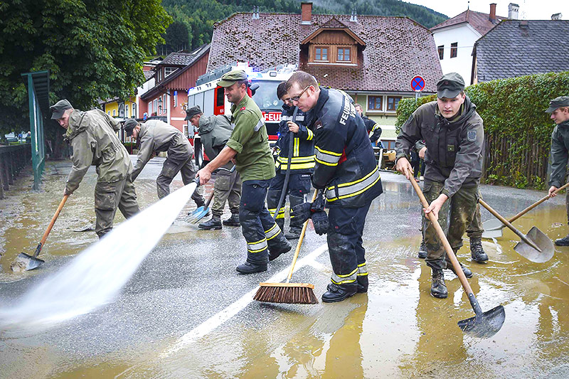 © APA/HBF/Pusch Aufräumarbeiten nach Unwettern in Österreich