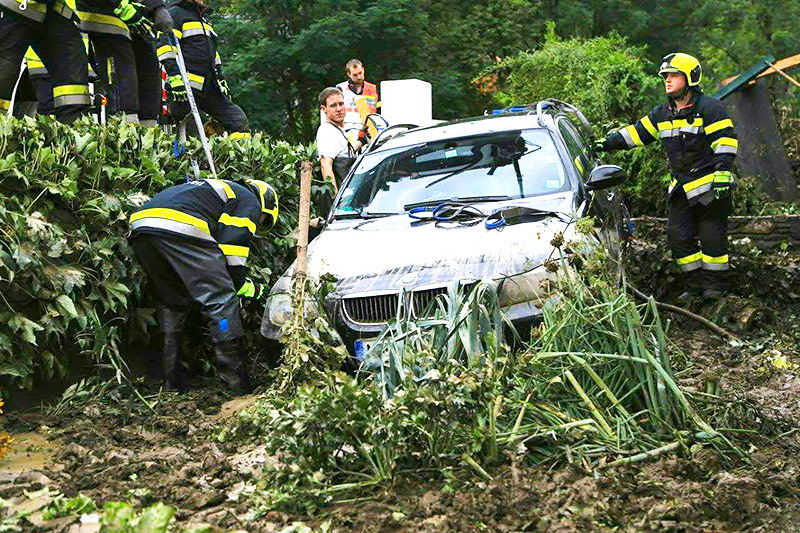 © APA/BFVKF/Thomas Zeiler Aufräumarbeiten nach Unwettern in Österreich