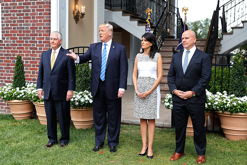 © APA/AP/Pablo Martinez Monsivais Rex Tillerson, Nikki Haley und McMaster mit Präsident Donald Trump