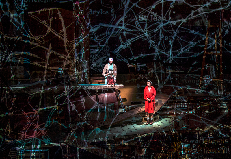 © Salzburger Festspiele / Ruth Walz Szenenbild mit Aufbledungen zum Wozzeck