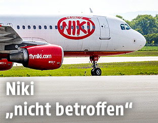 Air Berlin Flugzeug mit "NIKI" Aufdruck