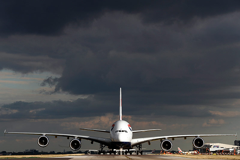 © Reuters/Stefan Wermuth A380 auf der Landebahn