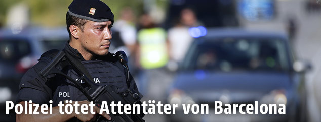 Bewaffneter Polizist