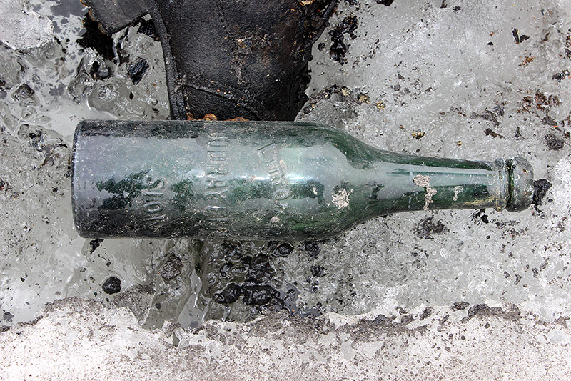 © APA/AFP/Police Cantonale Valaisanne Flasche im Gletscher