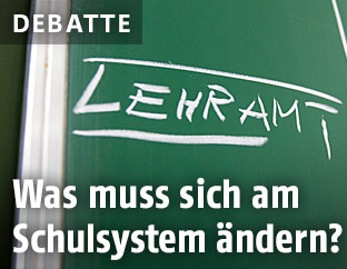 Auf einer Schultafel steht das Wort Lehramt