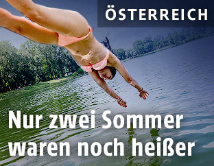 Frau springt in See