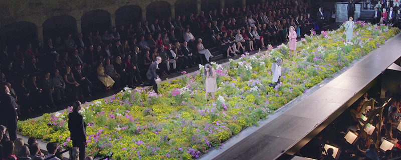 © Salzburger Festspiele / Videostill Szenenbild mit Wiese aus dem Lear