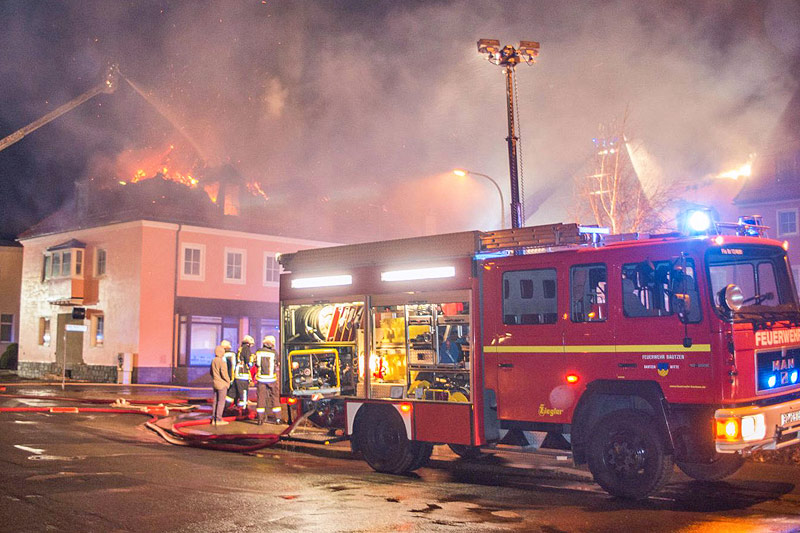 Feuerwehr vor brennendem Haus in Bautzen  (Sachsen)
