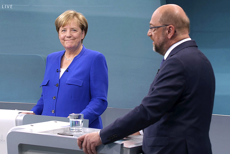 © APA/AP/RTL Die deutsche Bundeskanzlerin Angela Merkel (CDU) mit dem Kanzlerkandidat Martin Schulz im TV-Duell