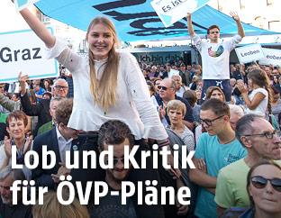 Besucher beim &Ouml;VP-Wahlkampf
