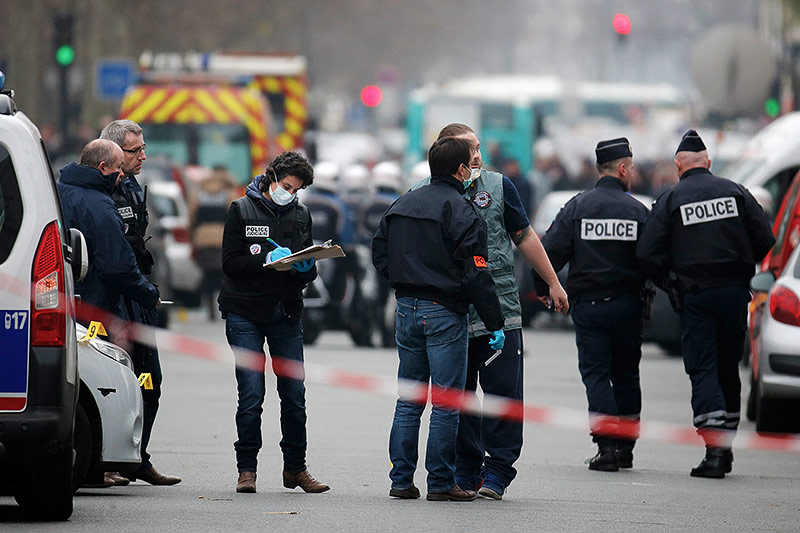 © Reuters/Christian Hartmann
Französische Polizei