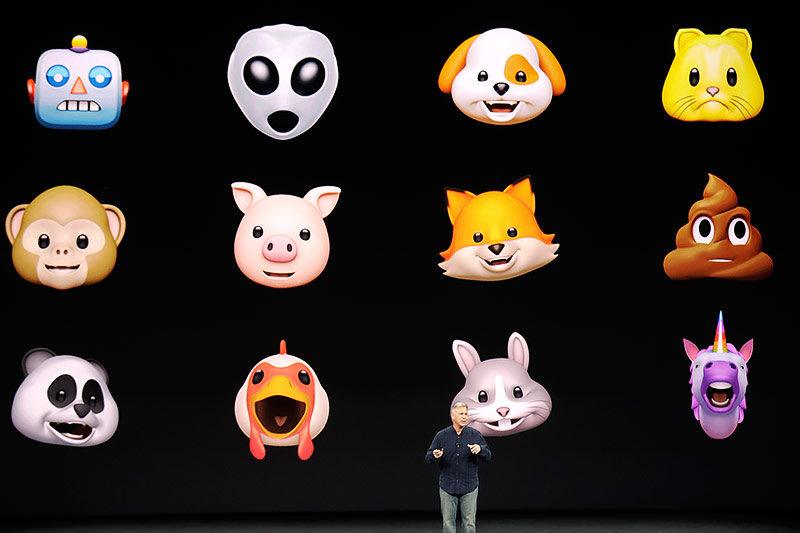 © AP/Marcio Jose Sanchez Phil Schiller (Apple) zeigt neue Emoticons