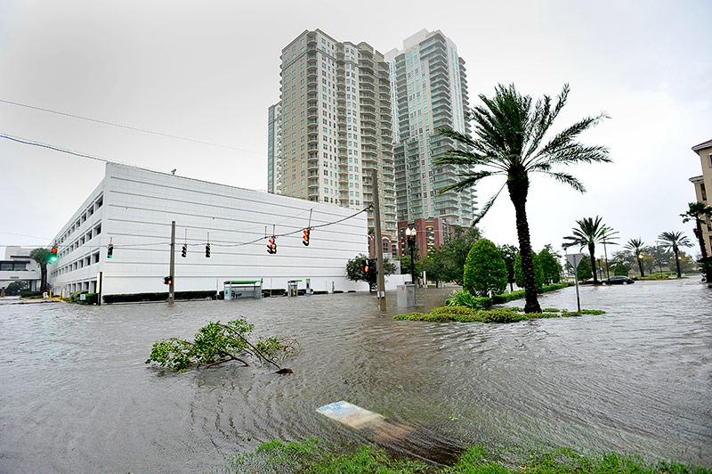 © APA/AP/Will Dickey/The Florida Times-Union Überflutete Straßen in Jacksonville