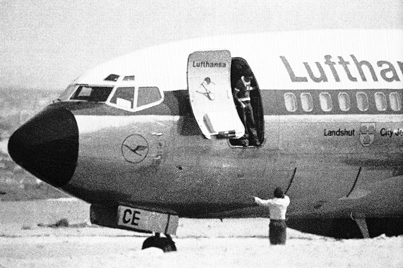 © APA/AFP Die entführte "Landshut" in Dubai, 1977