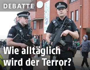 Bewaffnete Polizisten in London