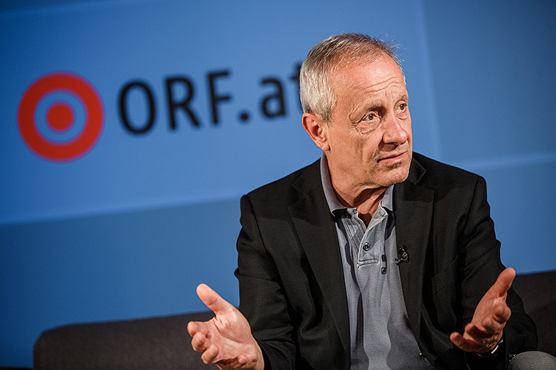 © ORF.at/Dominique Hammer Peter Pilz auf der ORF.at Wahlcouch