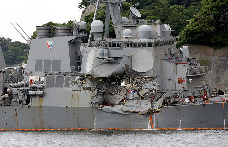 © AP/Eugene Hoshiko Beschädigtes US-Kriegsschiff USS Fitzgerald