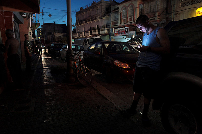 © Reuters/Alvin Baez Stromlose Nacht in San Juan