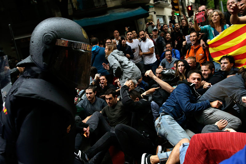 © APA/AP/Manu Fernandez Polizeieinsatz in Barcelona