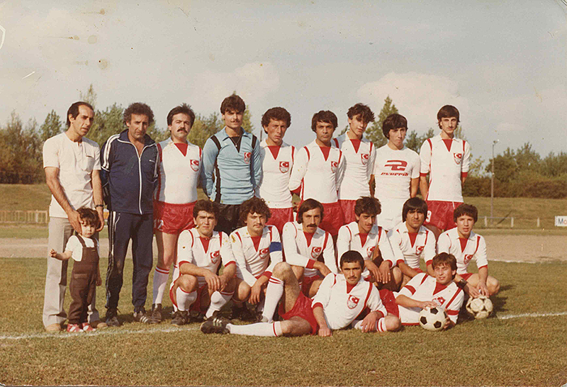 Fussballmannschaft Ataspor am Fussballplatz Südost 1981