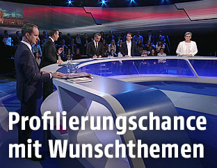 Matthias Strolz (NEOS), Heinz-Christian Strache (FP&Ouml;), Christian Kern (SP&Ouml;), Sebastian Kurz (&Ouml;VP) und Ulrike Lunacek (Gr&uuml;ne)