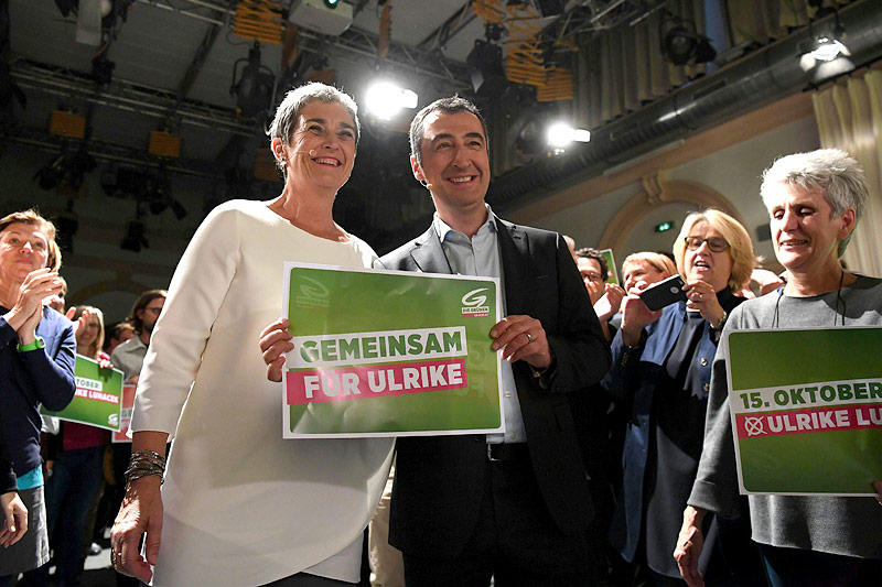 © APA/Helmut Fohringer Ulrike Lunacek und Cem Özdemir bei der Wahlkampfabschlusskundgebung der Grünen in Wien