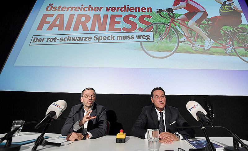 © APA/Roland Schlager FPÖ-Bundesparteiobmann Heinz Christian Strache und Generalsekrertär Herbert Kickl im Rahmen einer Pressekonferenz der FPÖ zum Thema "Erste Plakatwelle"