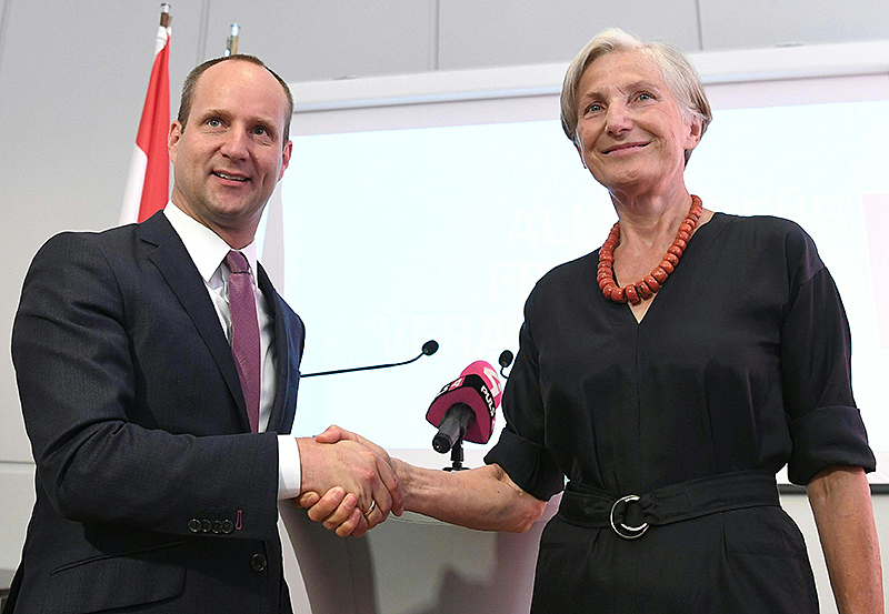 © APA/Helmut Fohringer NEOS-Vorsitzender Matthias Strolz und Irmgard Griss anlässlich einer Pressekonferenz