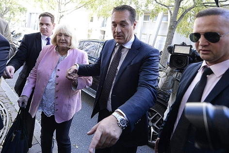 FPÖ-Chef Heinz-Christian Strache mit seiner Mutter Marion