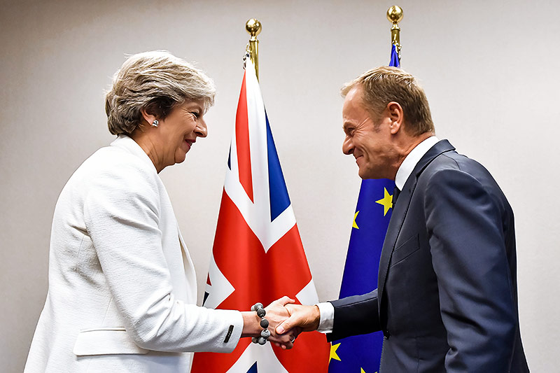 © APA/AP/Geert Vanden Wijngaert Britische Premierministerin Theresa May und EU-Ratspräsident Donald Tusk
