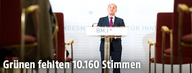 Innenminister Wolfgang Sobotka bei der Verk&uuml;ndigung des Endergebnisses